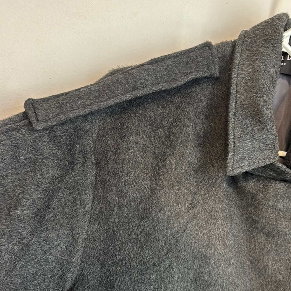 Elegant Black Pea Coat with Classic Collar and Tailored Fit - Picture 6 of 9